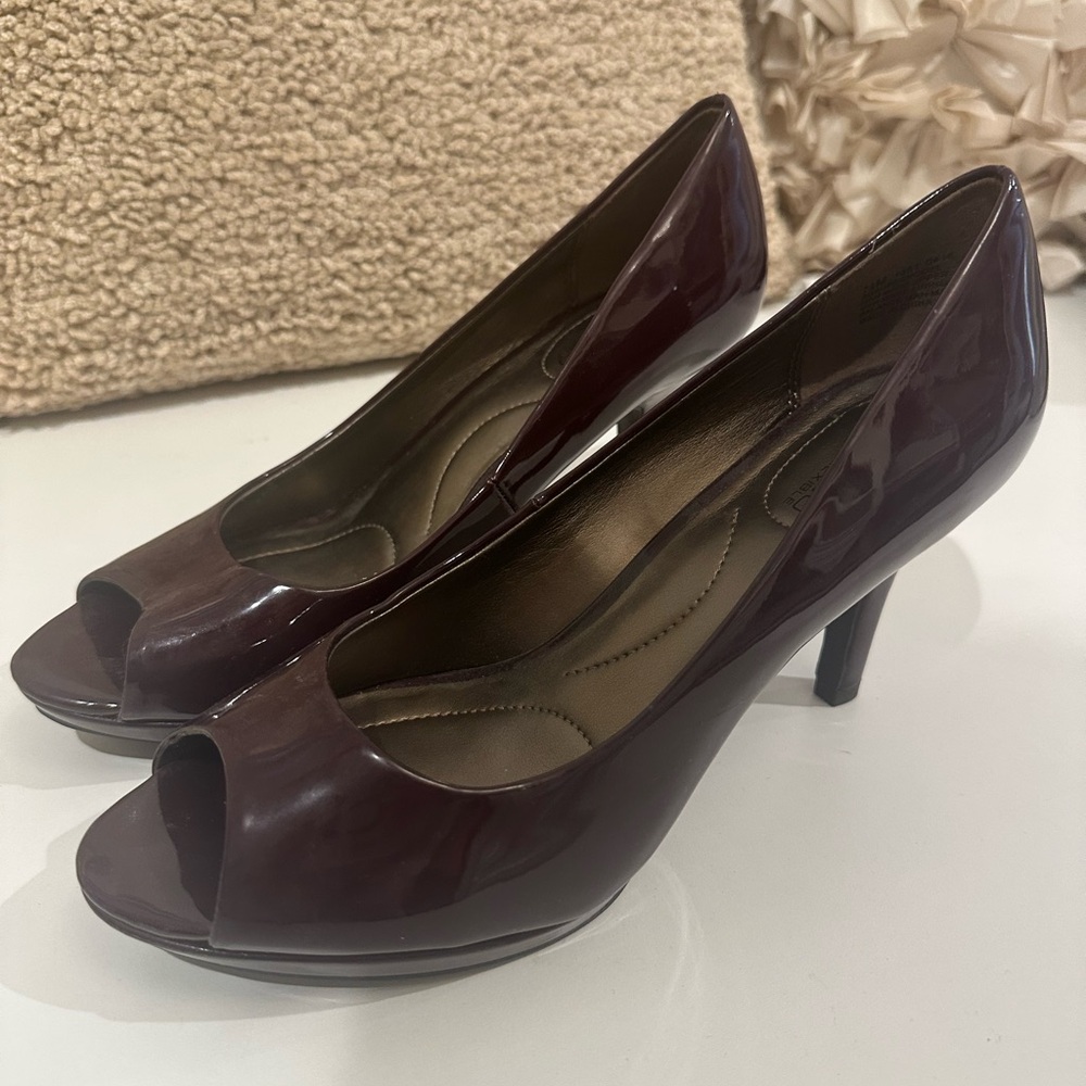 Bandolino Maroon Peep-Toe Heels